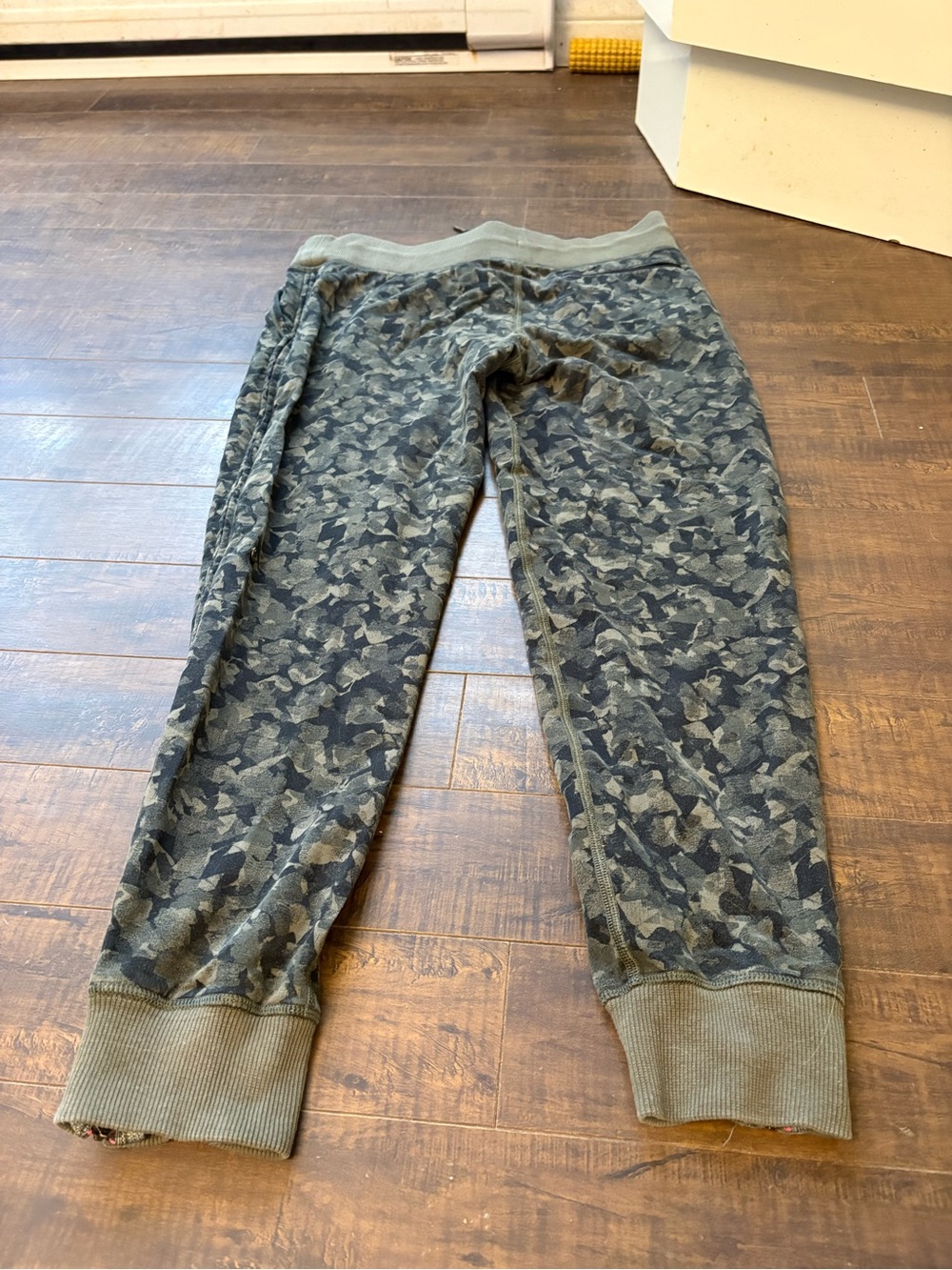 Lululemon No Sweat Mystic Jungle fatigue sweatpants - Picture 11 of 11